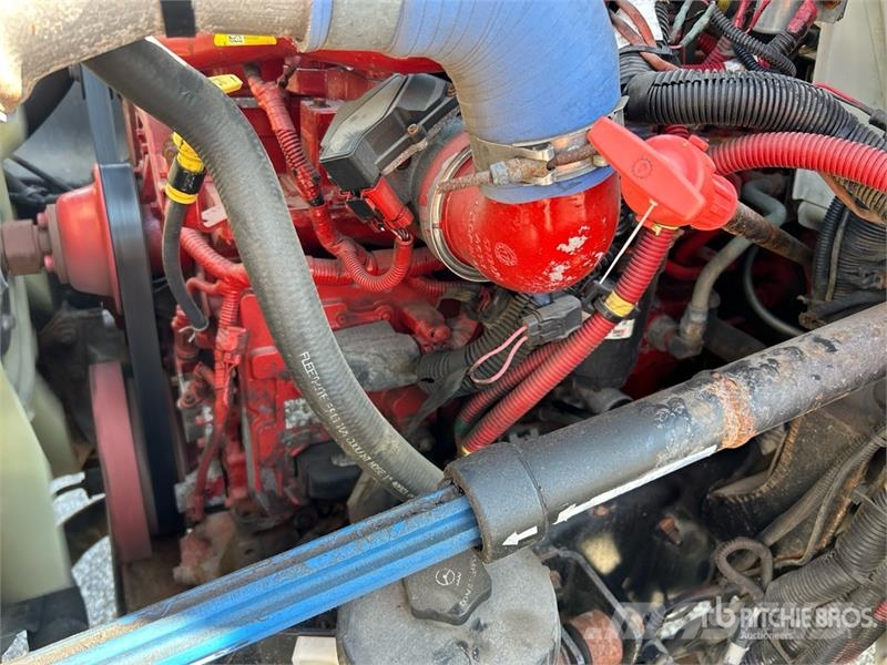 International 4300 شاحنات ذات هيكل صندوقي