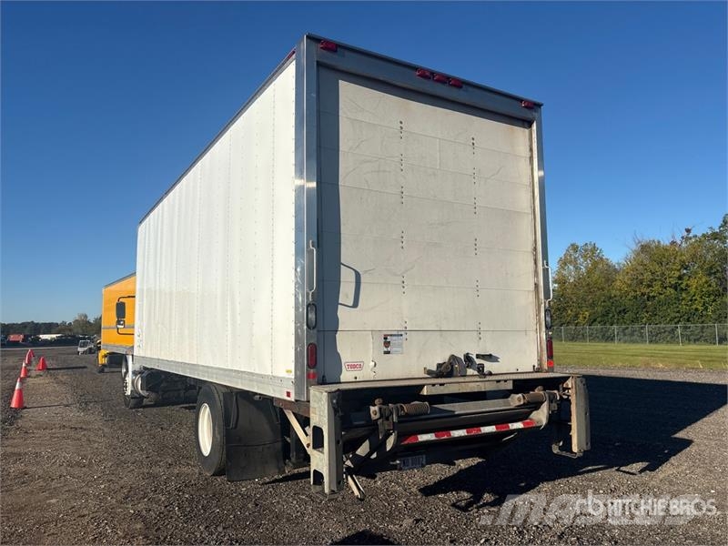 International 4300 شاحنات ذات هيكل صندوقي