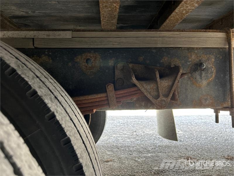 International 4300 Samochody ciężarowe ze skrzynią zamkniętą