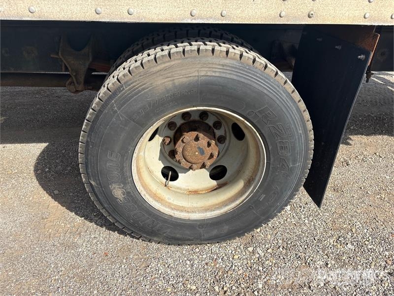 International 4300 Skříňová nástavba