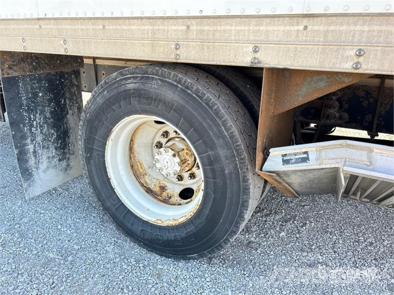International 4300 Bakwagens met gesloten opbouw