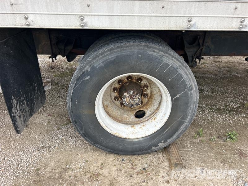 International 4300 Camion cassonati