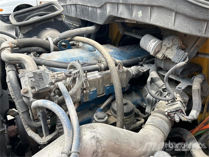 International 4300 Samochody ciężarowe ze skrzynią zamkniętą