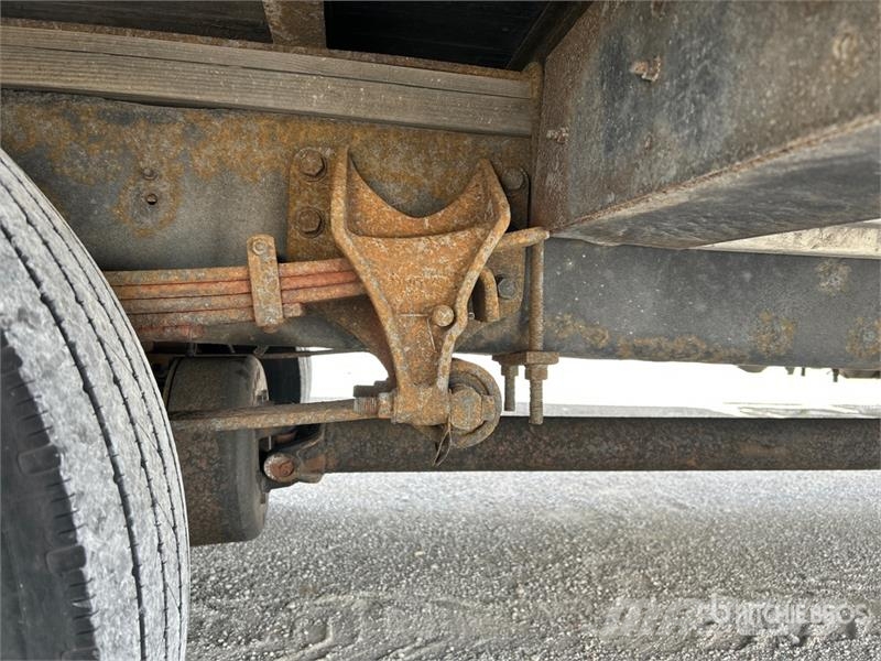 International 4300 Samochody ciężarowe ze skrzynią zamkniętą