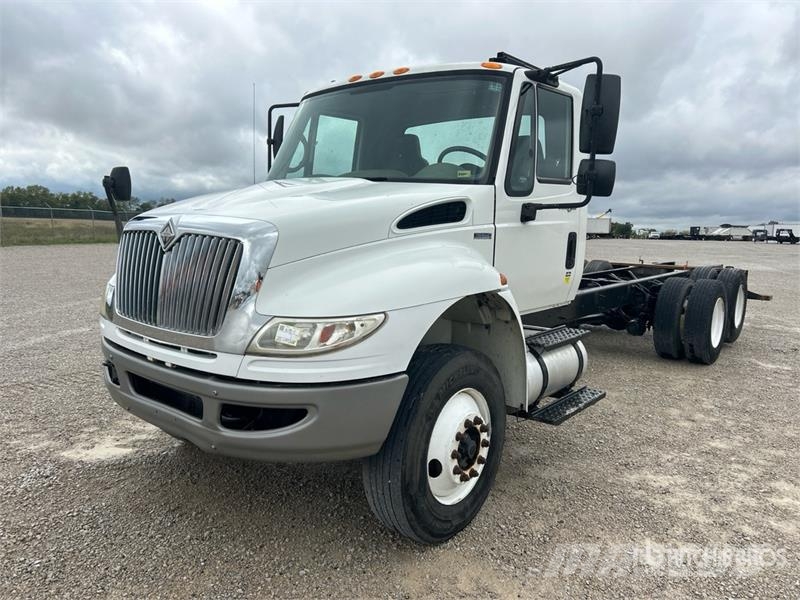 International 4300 Kabíny a interiér