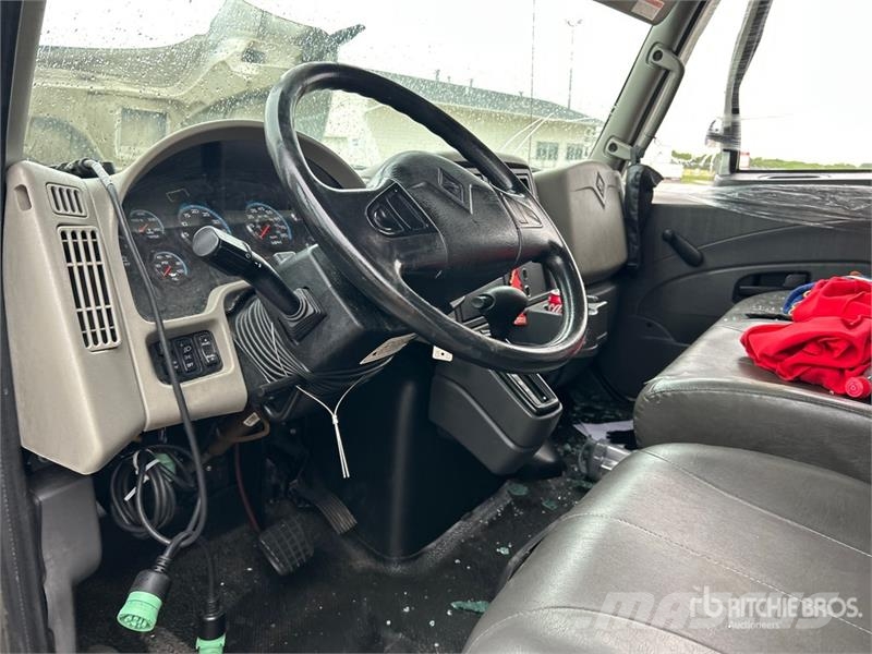 International 4300 Umpikorikuorma-autot
