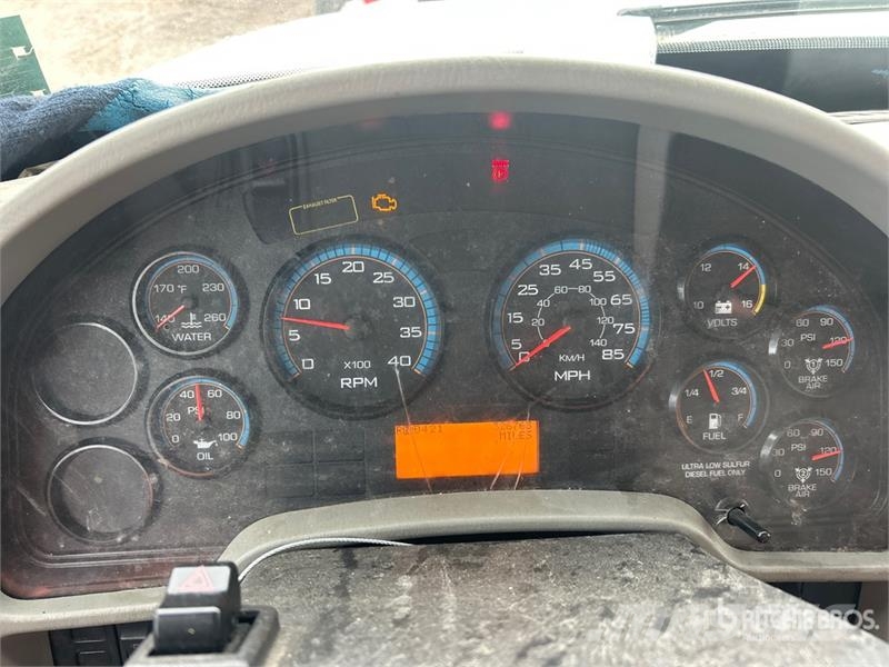 International 4300 Camiones con caja de remolque