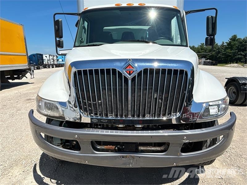 International 4300 Kapali kasa kamyonlar