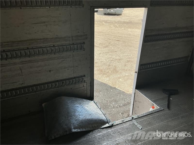 International 4300 Umpikorikuorma-autot