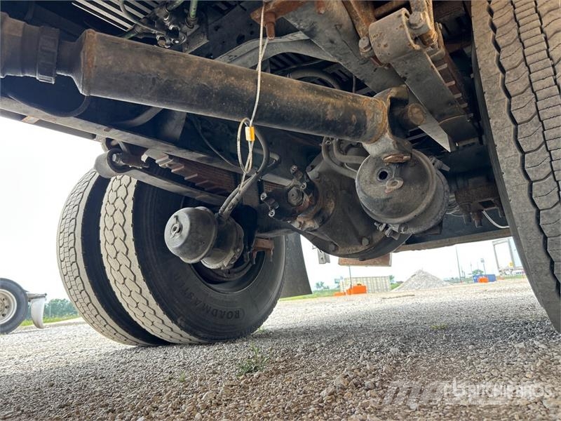International 4300 Samochody ciężarowe ze skrzynią zamkniętą