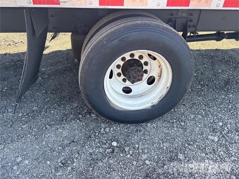 International 4300 Sunkvežimiai su dengtu kėbulu