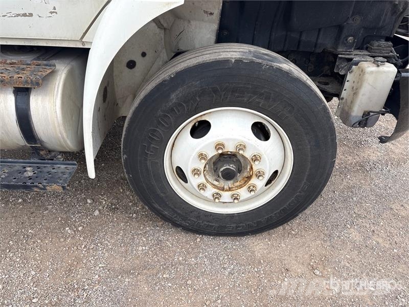 International 4300 Umpikorikuorma-autot