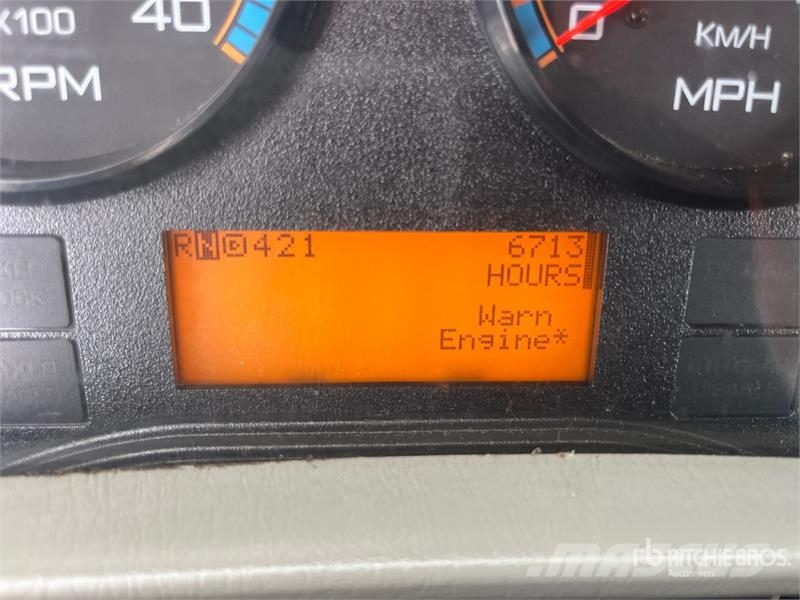 International 4300 شاحنات ذات هيكل صندوقي