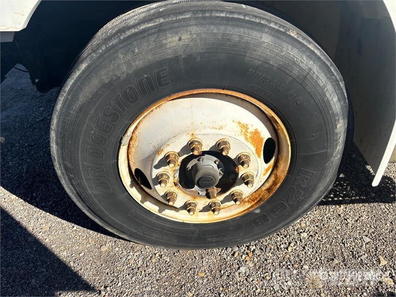 International 4300 شاحنات ذات هيكل صندوقي