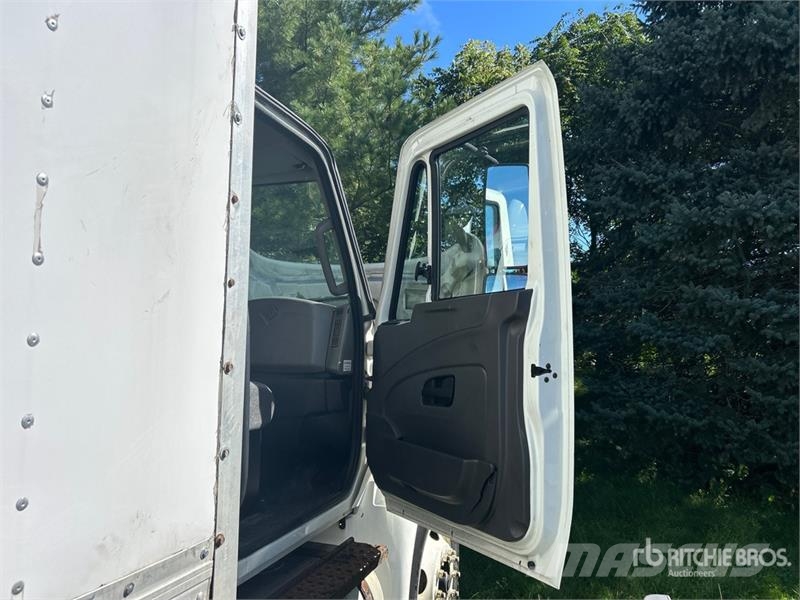 International 4300 탑차 트럭