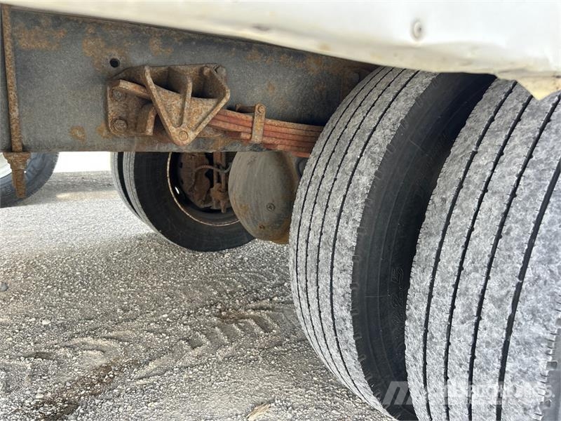 International 4300 Samochody ciężarowe ze skrzynią zamkniętą