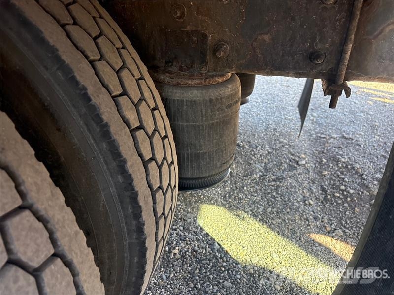 International 4300 شاحنات ذات هيكل صندوقي