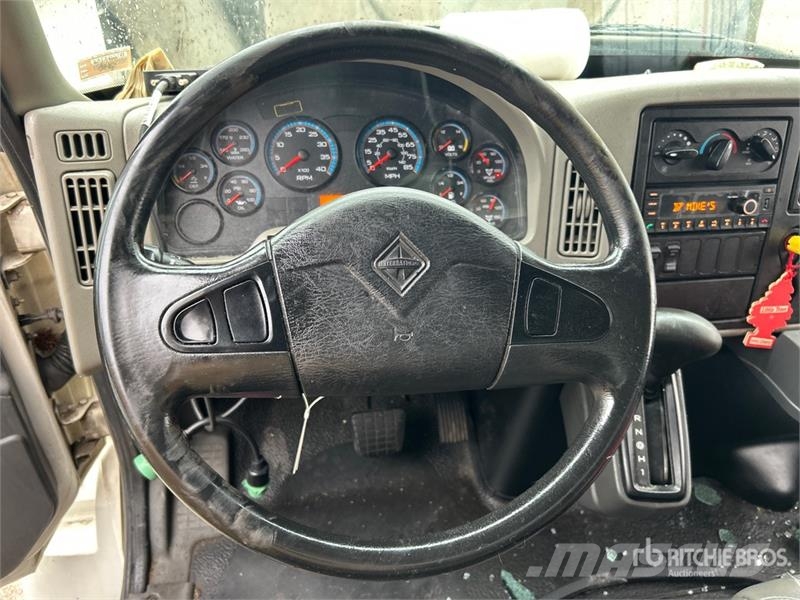 International 4300 Umpikorikuorma-autot