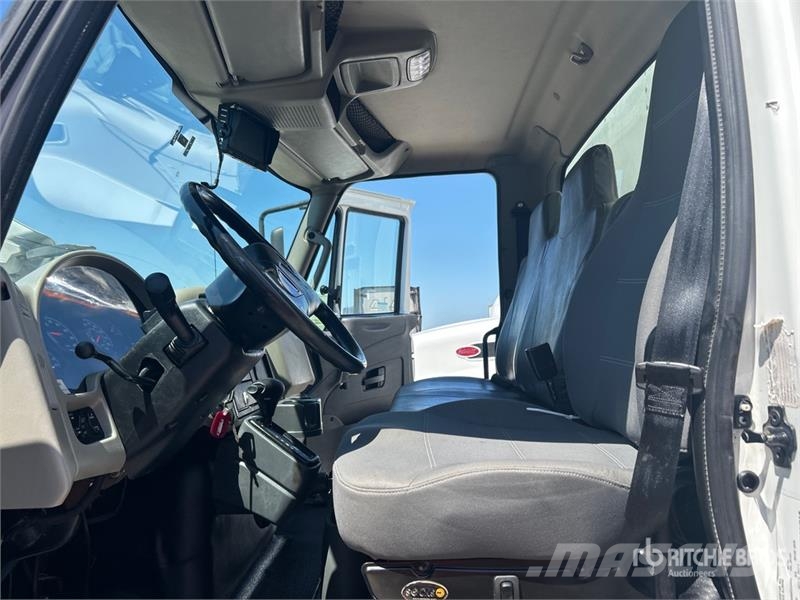 International 4300 Kofferaufbau