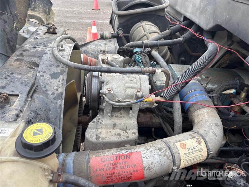 International 4300 Flakbilar/Pickuper