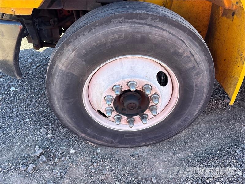 International 4300 ボックスボディー、ウイング、箱車