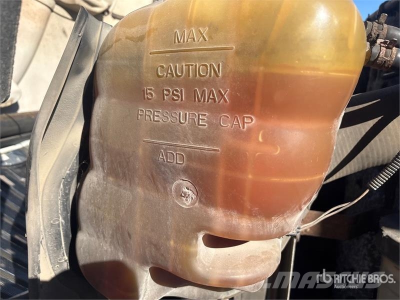 International 4300 شاحنات ذات هيكل صندوقي