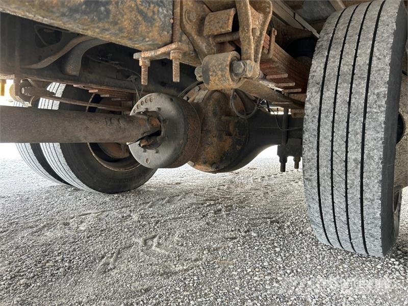 International 4300 Samochody ciężarowe ze skrzynią zamkniętą