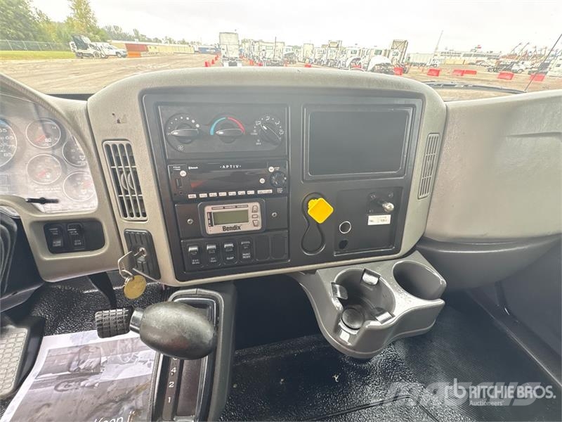 International 4300 Umpikorikuorma-autot