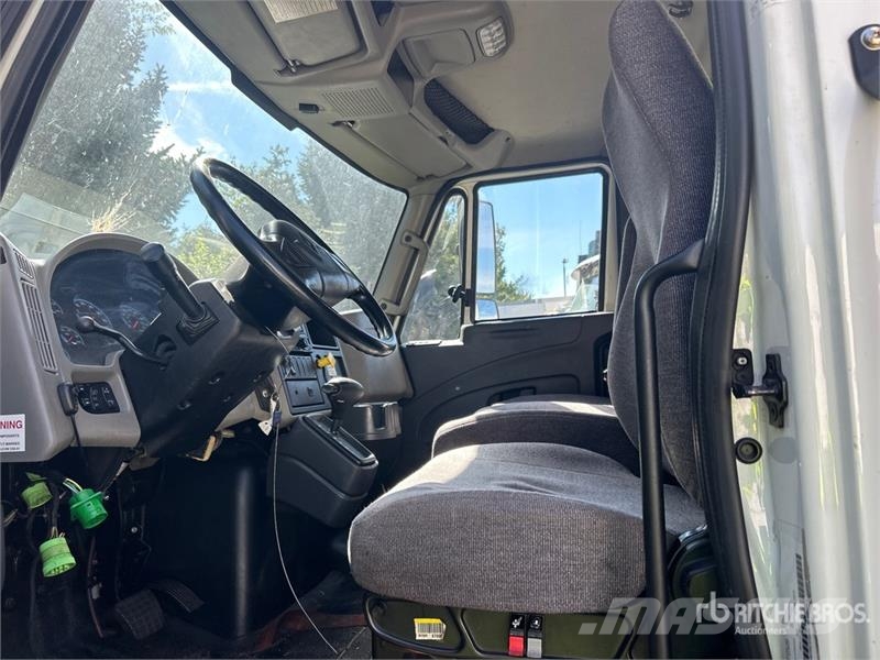 International 4300 탑차 트럭