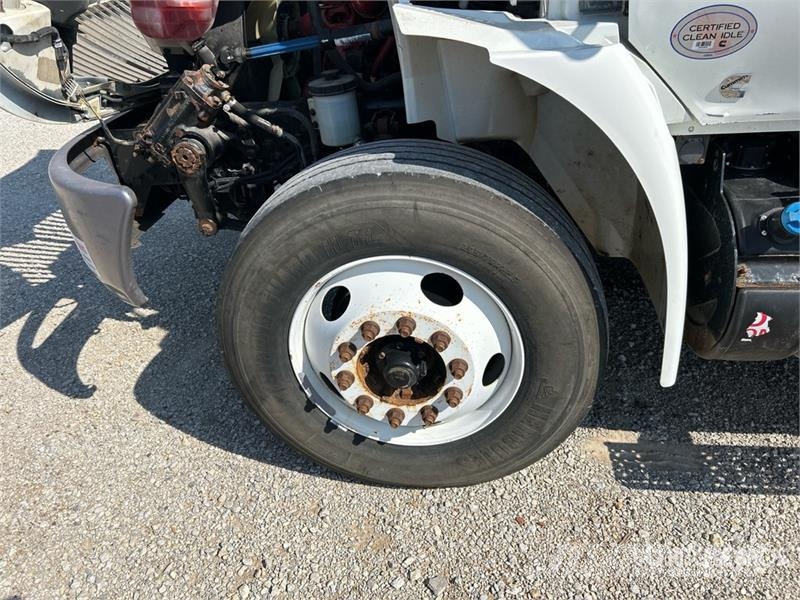 International 4300 شاحنات ذات هيكل صندوقي