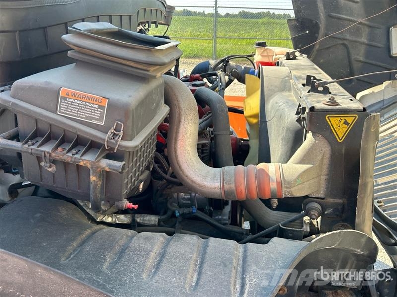 International 4300 شاحنات ذات هيكل صندوقي