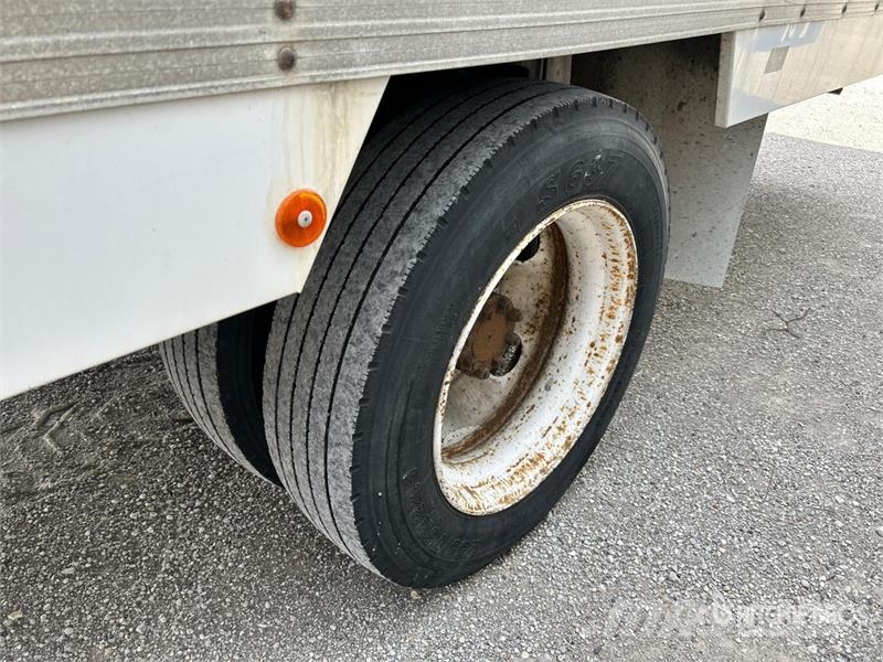 International 4300 Samochody ciężarowe ze skrzynią zamkniętą