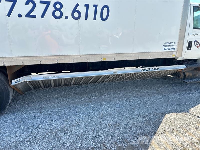 International 4300 Bakwagens met gesloten opbouw