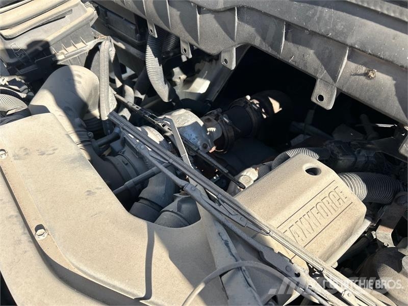 International 4300 Samochody ciężarowe ze skrzynią zamkniętą