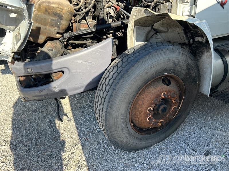 International 4300 Samochody ciężarowe ze skrzynią zamkniętą