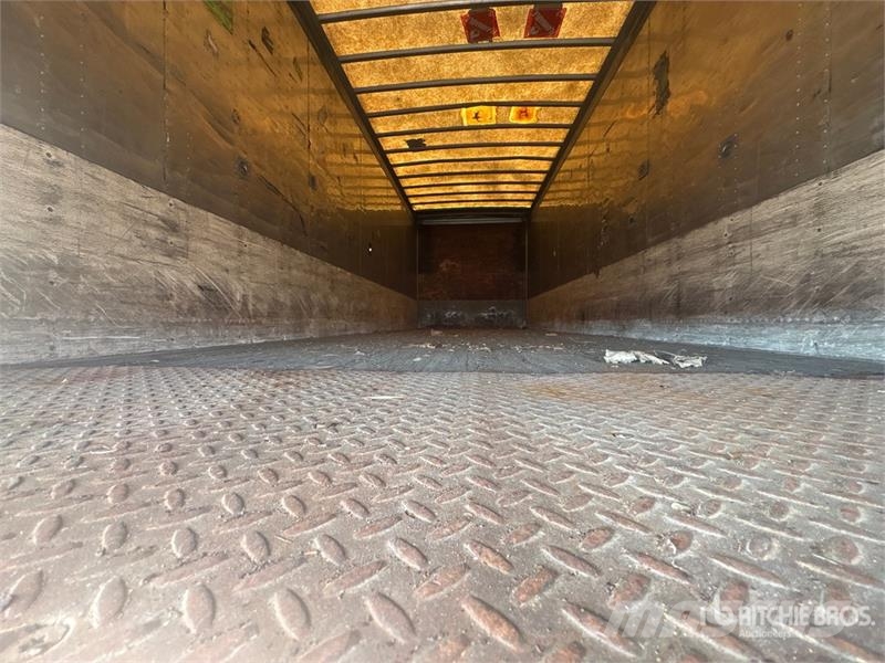 International 4300 Skříňová nástavba