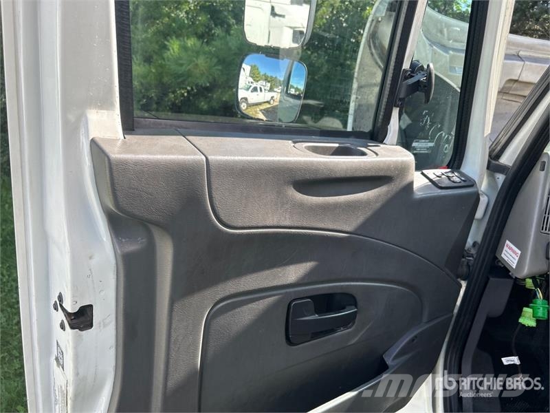International 4300 탑차 트럭