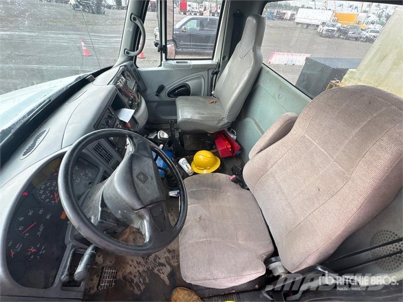 International 4300 Flakbilar/Pickuper