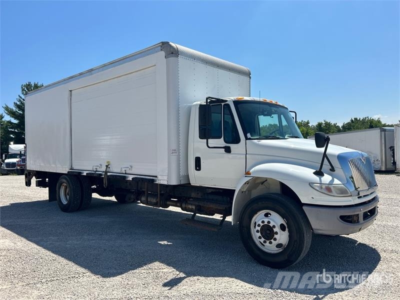 International 4300 Kofferaufbau