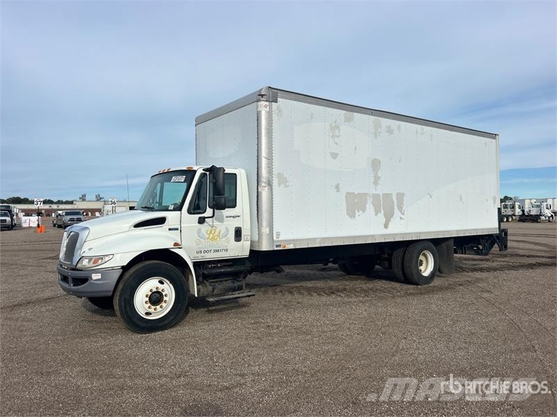 International 4300 Camiones con caja de remolque