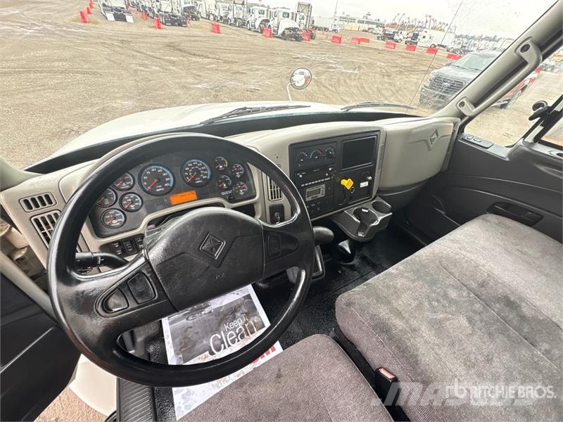 International 4300 Umpikorikuorma-autot
