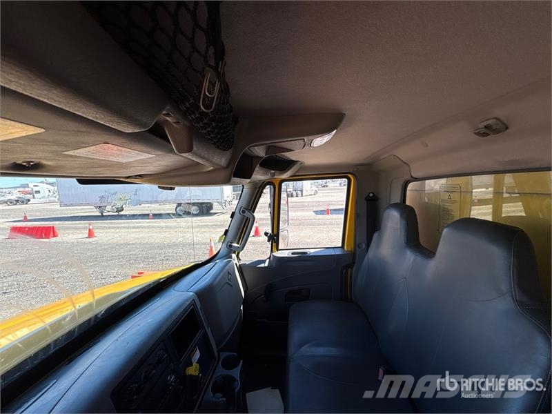 International 4300 ボックスボディー、ウイング、箱車