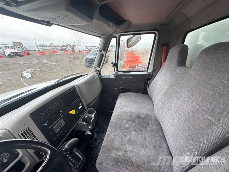International 4300 Umpikorikuorma-autot