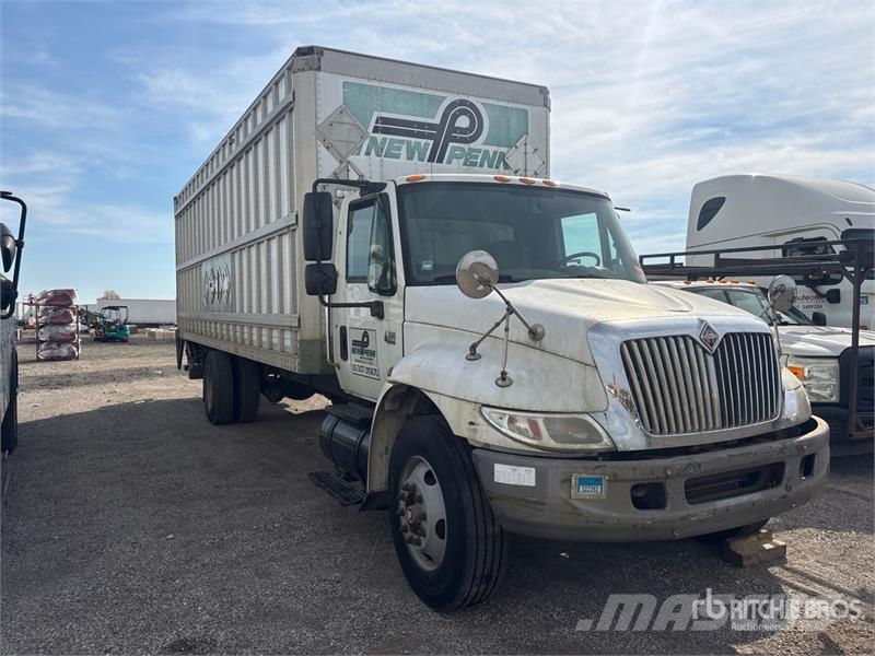 International 4300 Skříňová nástavba