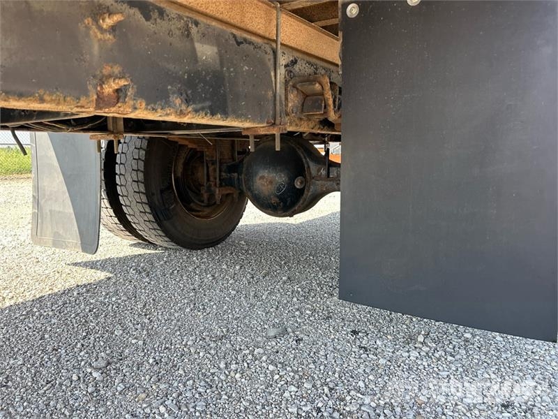 International 4300 شاحنات ذات هيكل صندوقي