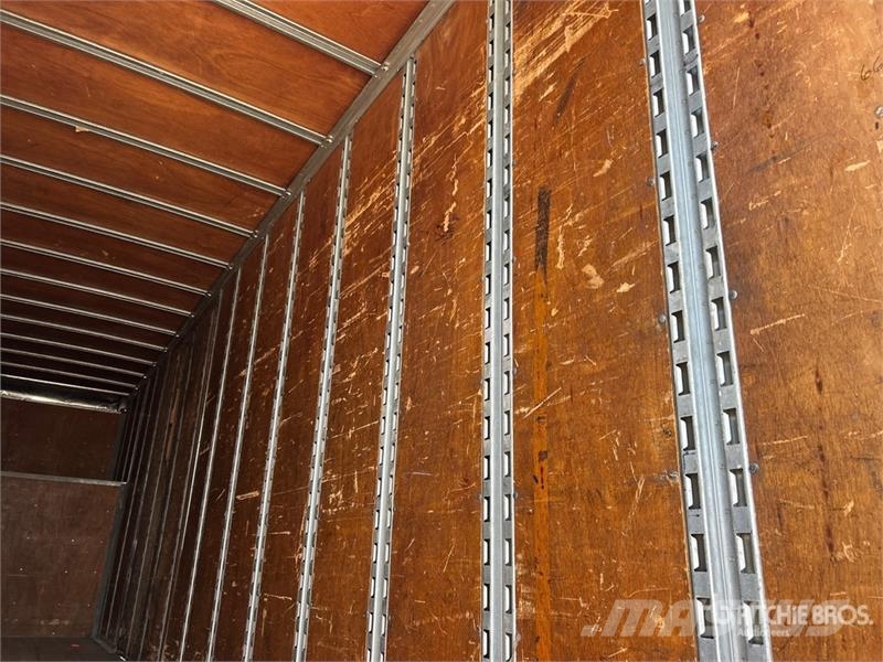 International 4300 Bakwagens met gesloten opbouw