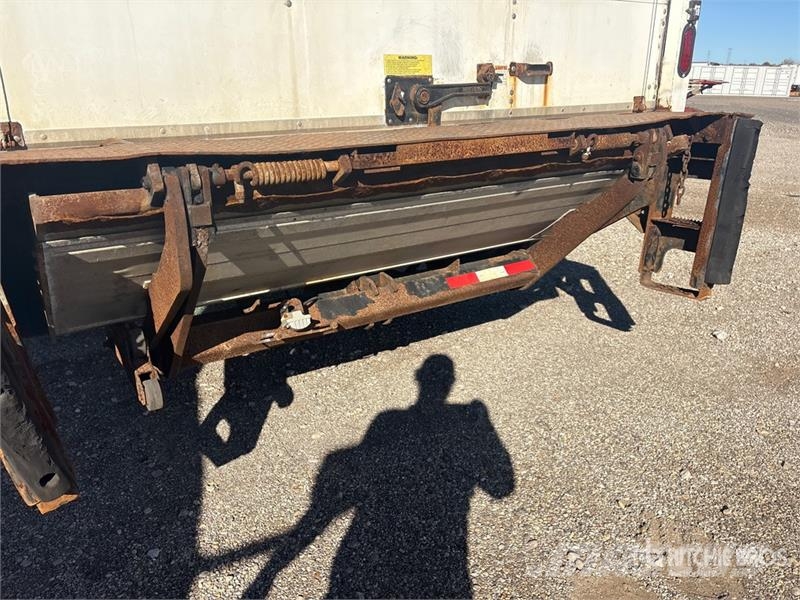 International 4300 شاحنات ذات هيكل صندوقي