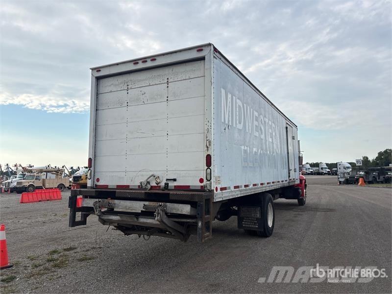 International 4300 Camiones con caja de remolque