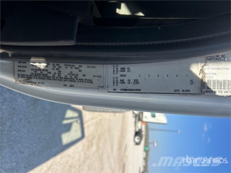 International 4300 Cabines e interior