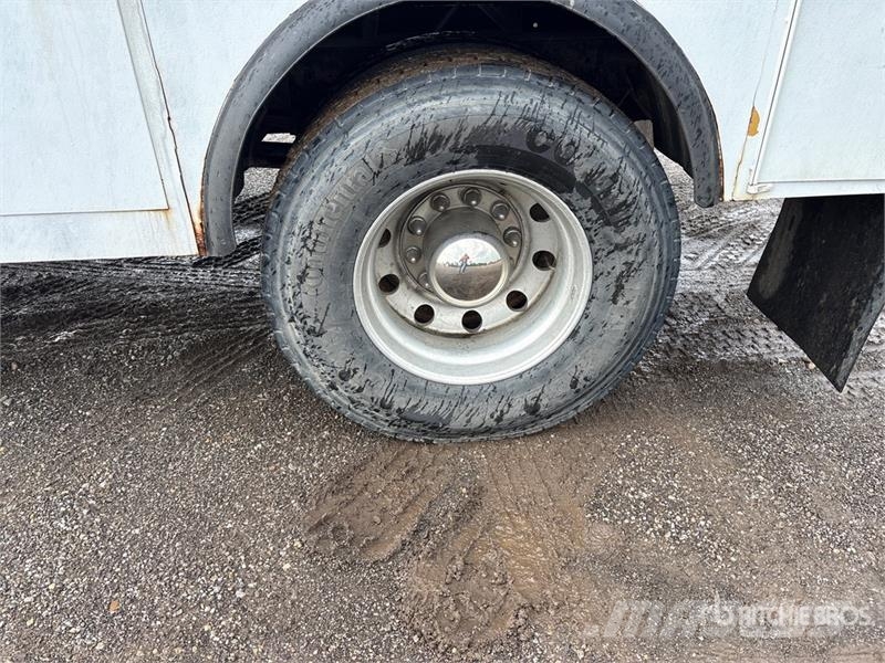 International 4300 Flakbilar/Pickuper
